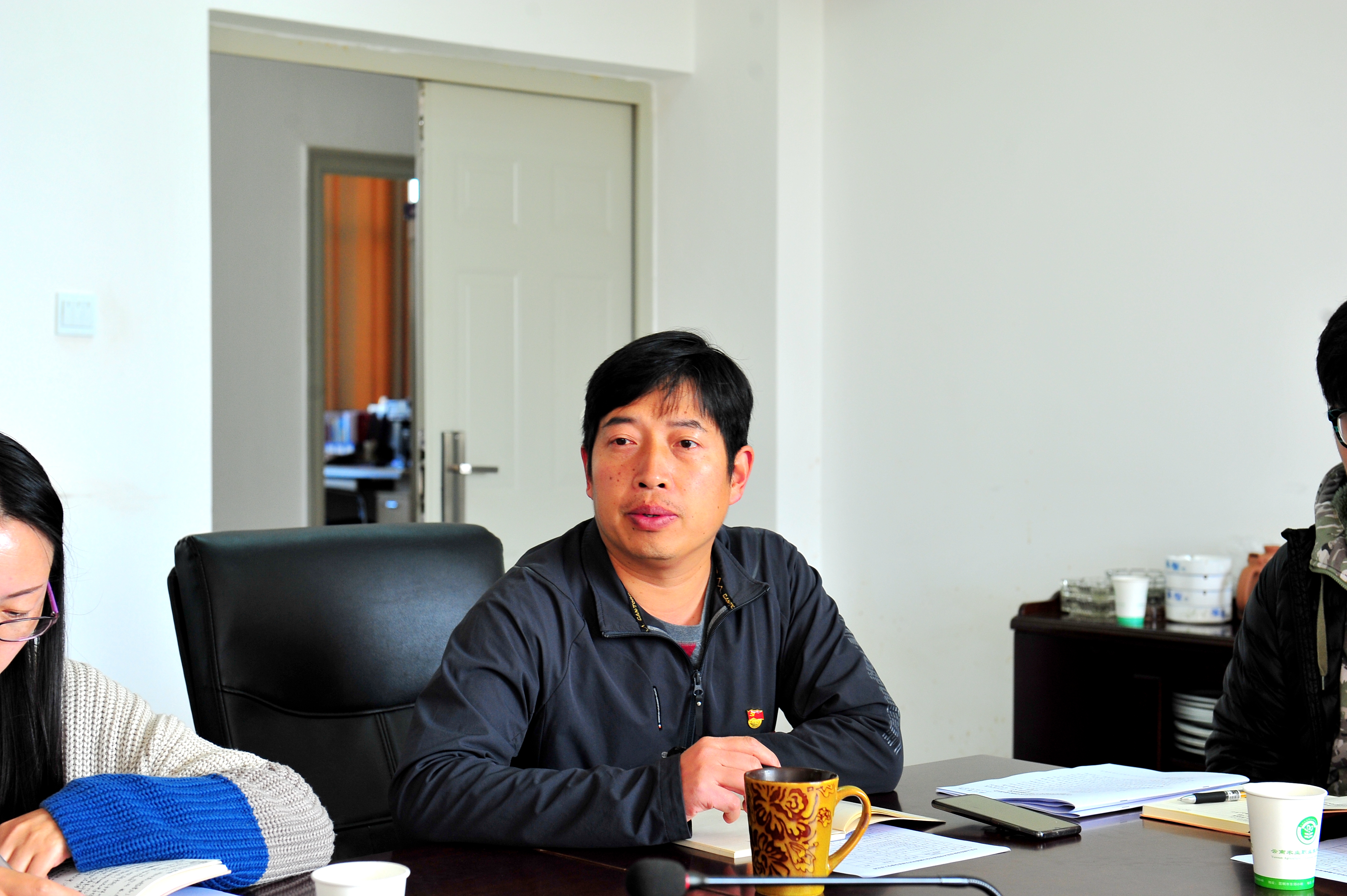 (图六)党员代表,宣传部部长王军明同志发言(图七)党员代表,畜牧兽医